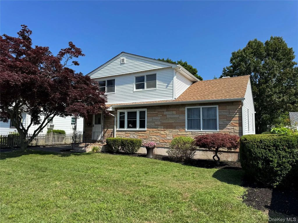 41 Mohawk Drive, North Babylon