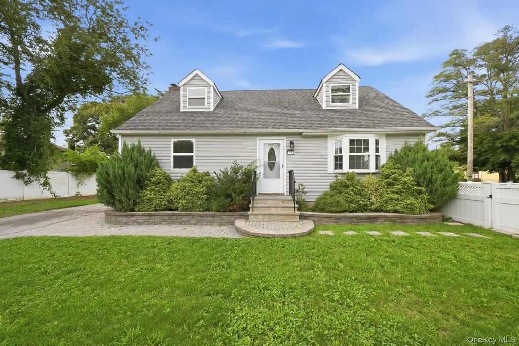 85 Schleigel Boulevard, South Farmingdale