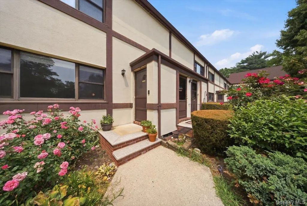 107 15th Street F1, Garden City