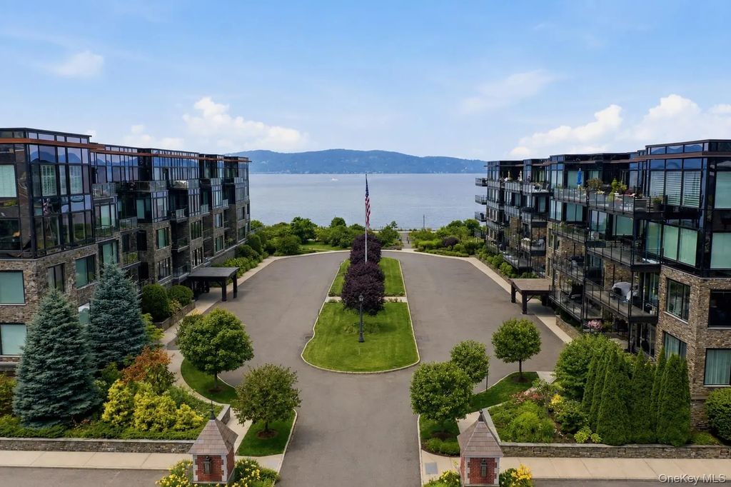 16 Rivers Edge Drive # 201, Tarrytown