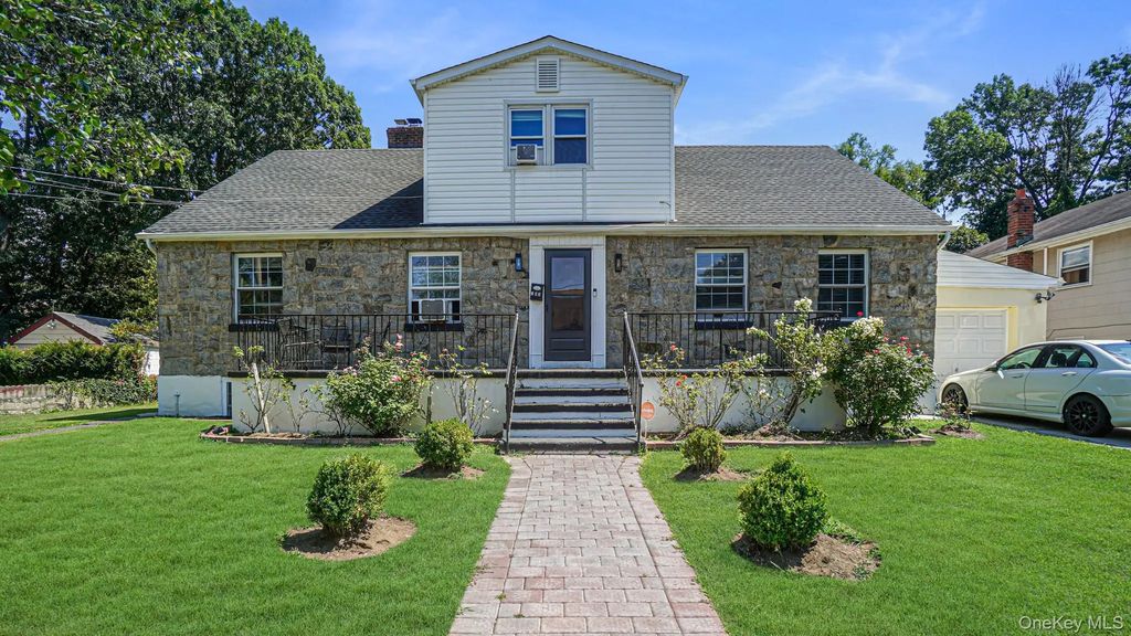 143 S Montgomery St, Valley Stream