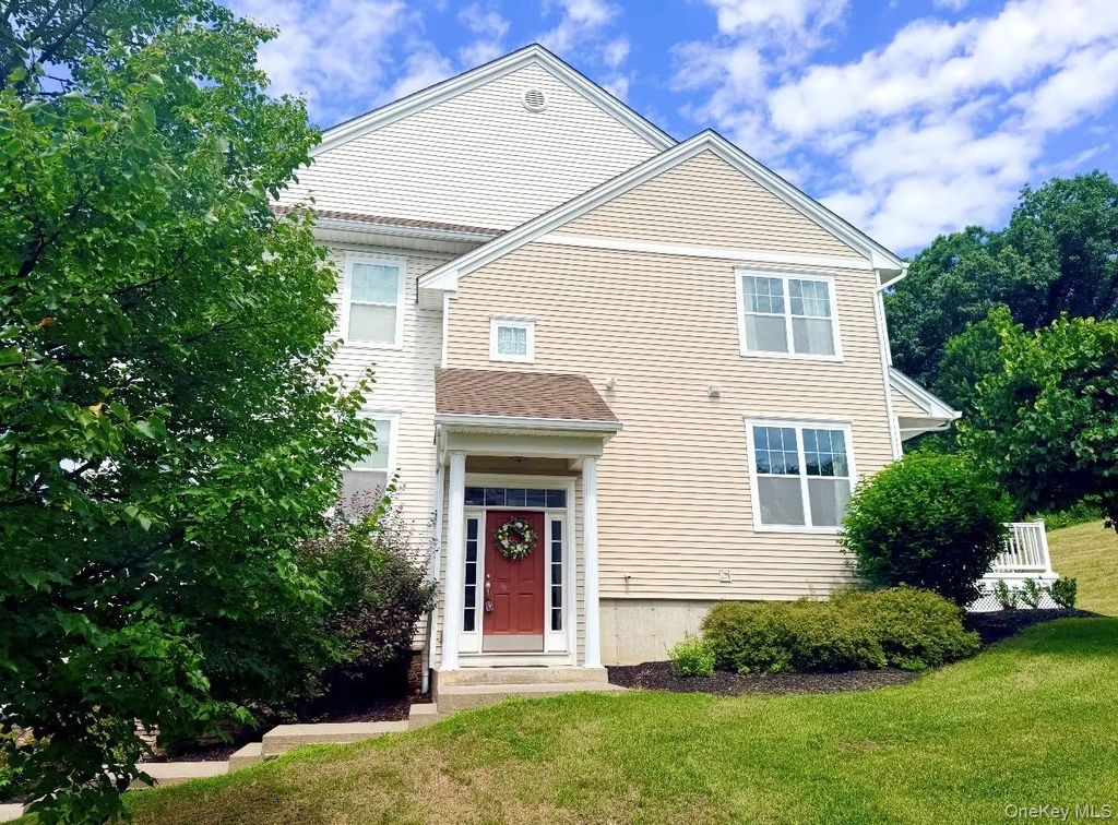 2012 Hawthorn Way, New Windsor