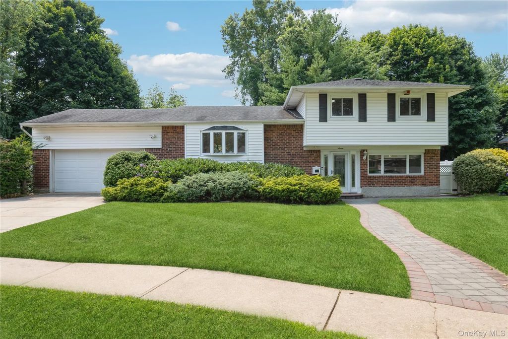 7 Ebb Court, Commack