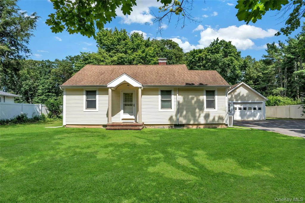 33 Laurel Drive, Smithtown