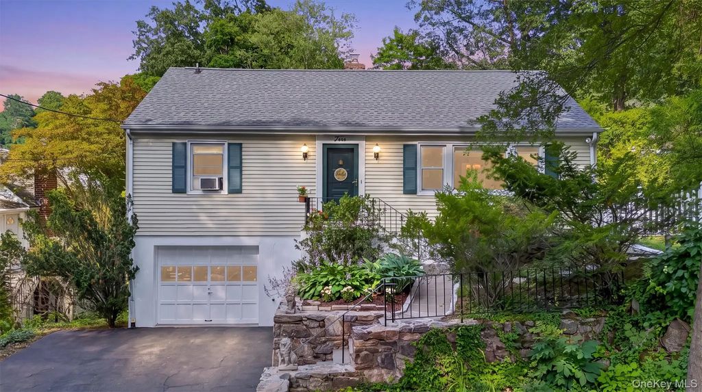 4 Denim Place, White Plains