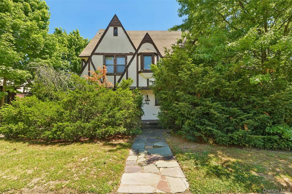 38 Cedarhurst Avenue, Cedarhurst