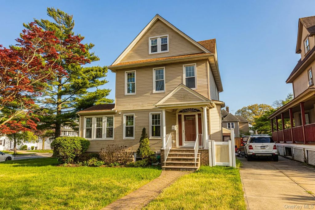 209 Smith Street, Freeport