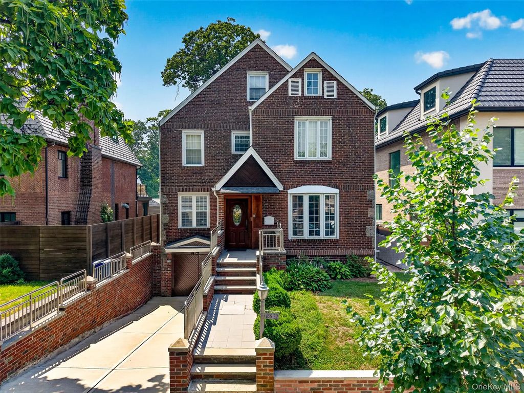 186-32 Avon Road, Jamaica Estates