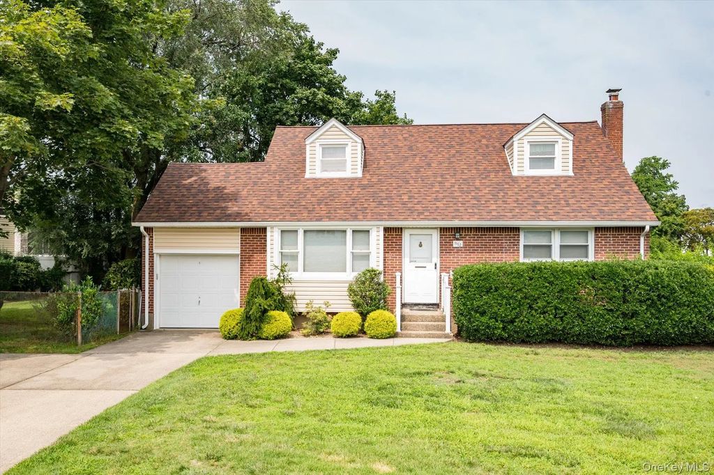 1162 Whitehall Lane, Wantagh
