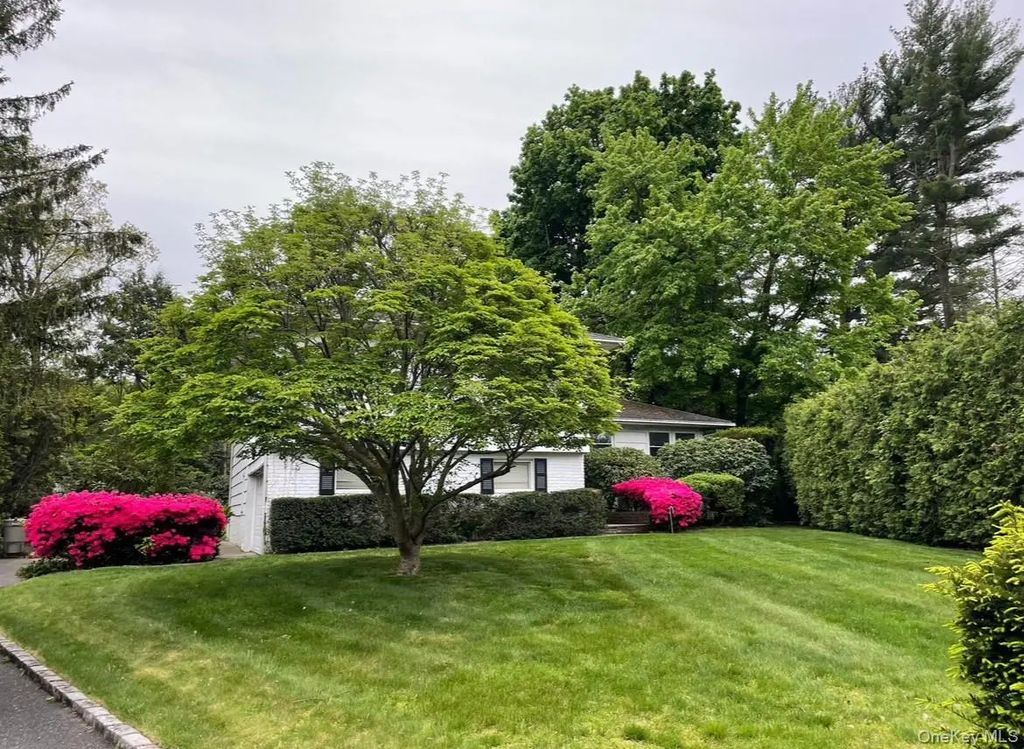 6 Preston Court, Glen Cove