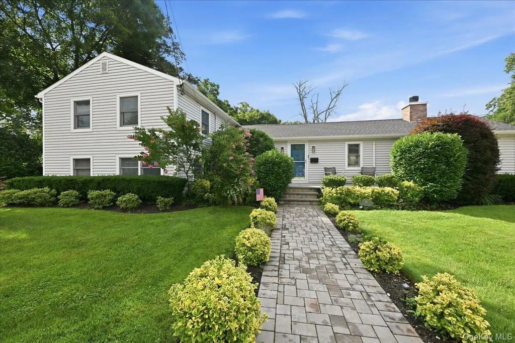 56 Glen Cove Drive, Glen Head