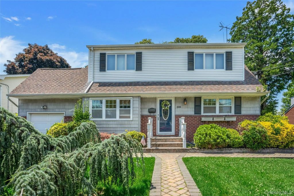 280 Van Cott Avenue, Farmingdale