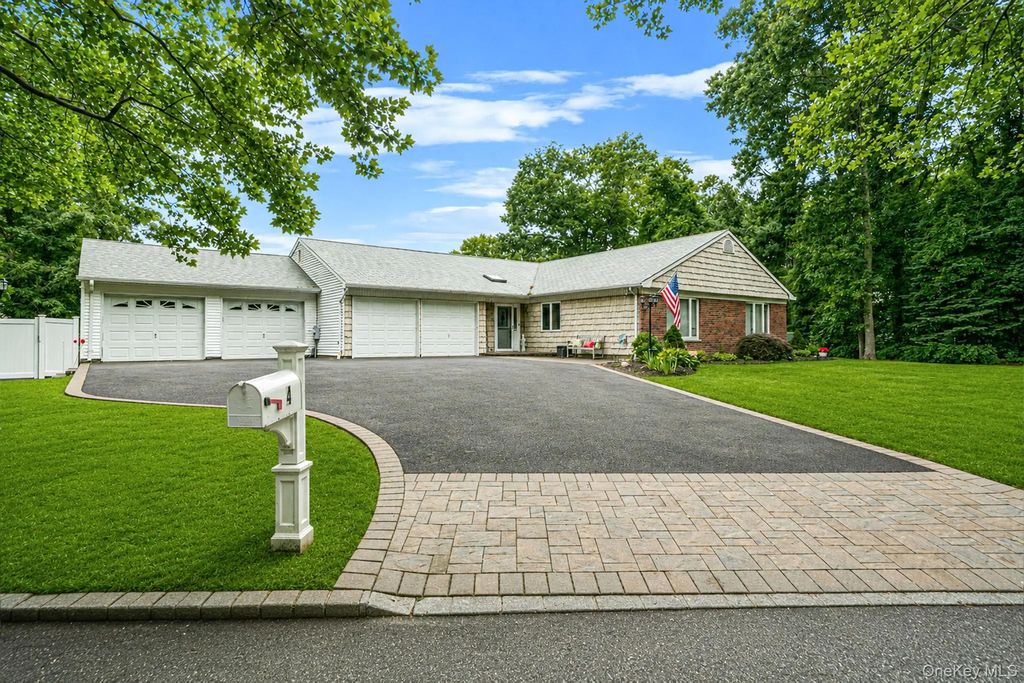 4 Missouri Avenue, Mount Sinai