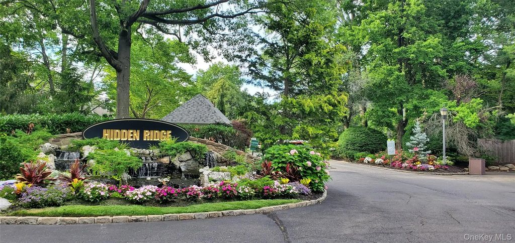 175 The Vale, Syosset