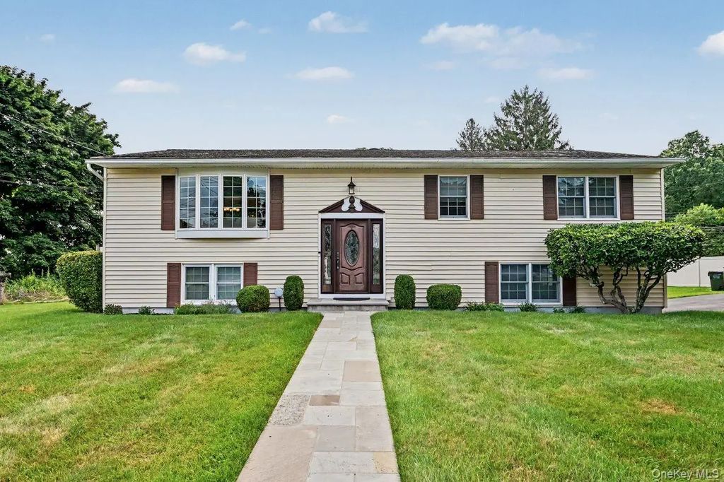 19 Lindy Drive, Carmel