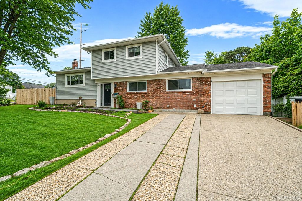 48 Hillside Avenue, Patchogue
