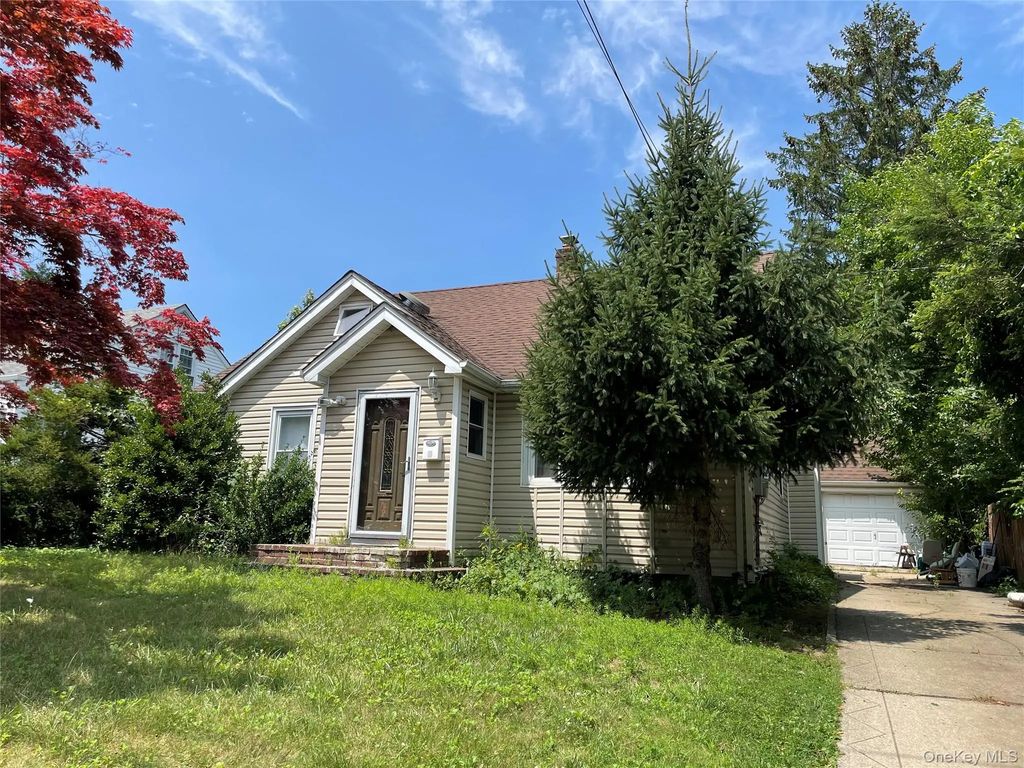 6 Dawes Avenue, Syosset