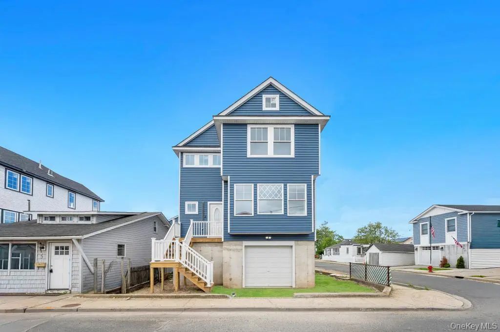 10 8th Avenue, East Rockaway