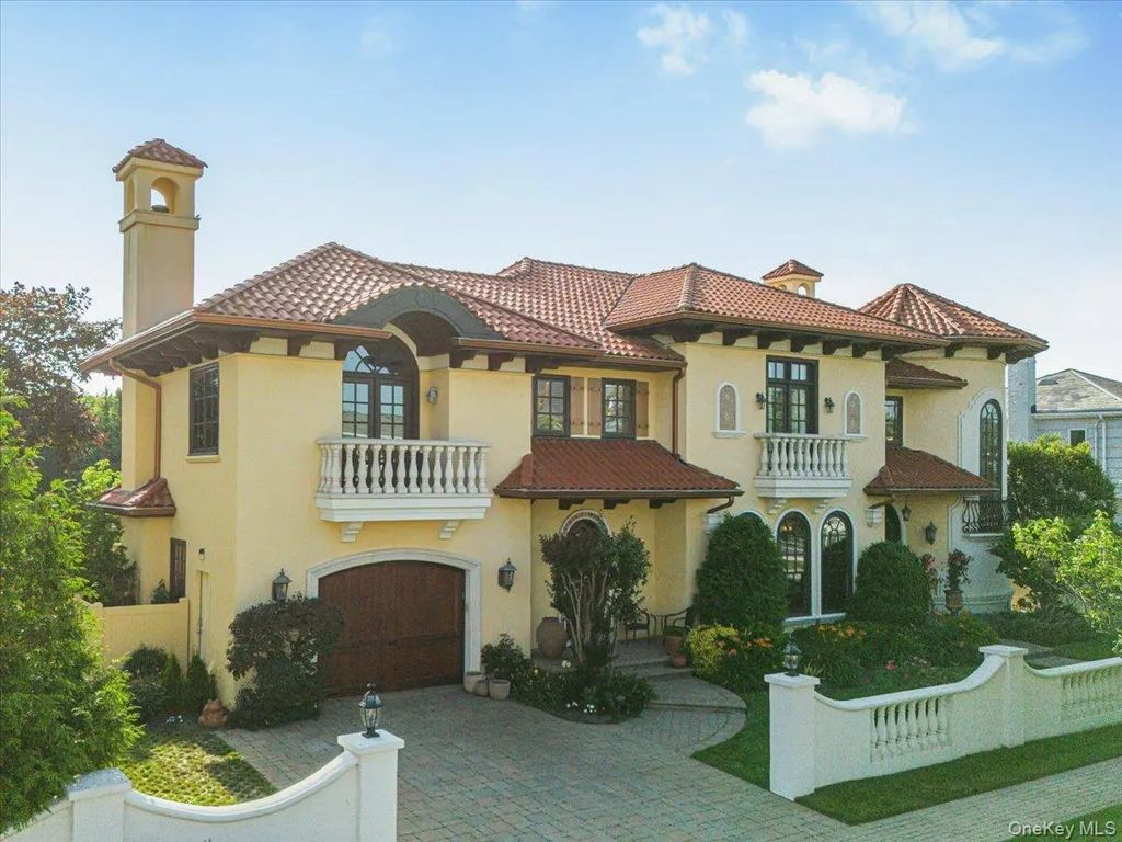 81 Montgomery Boulevard, Atlantic Beach