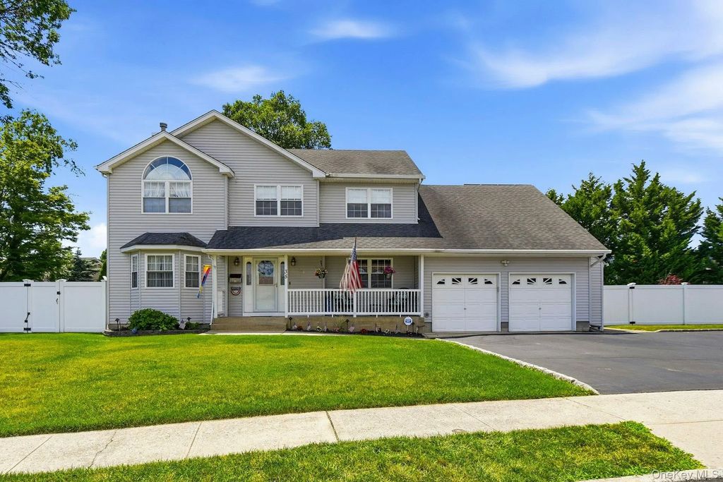 35 Dennis Lane, Bethpage