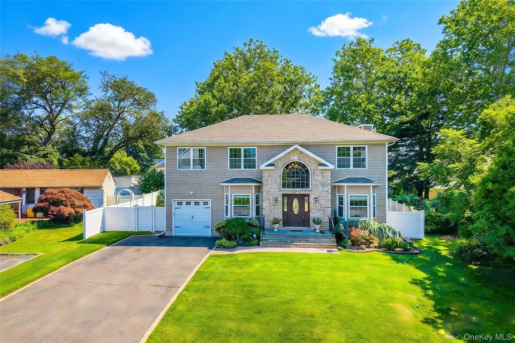 62 Georgia Drive, Syosset