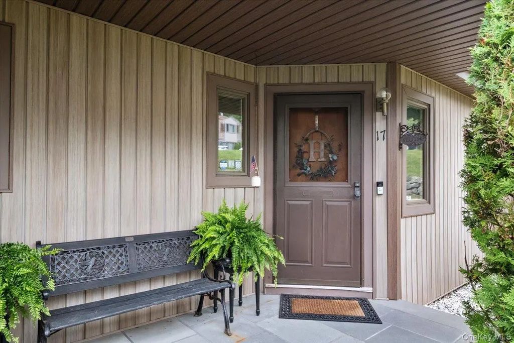 17 High Meadow Trail, Peekskill