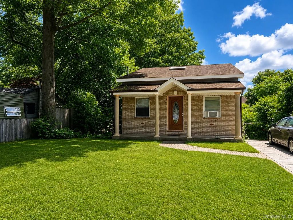 64 Cedarhurst Avenue, Selden