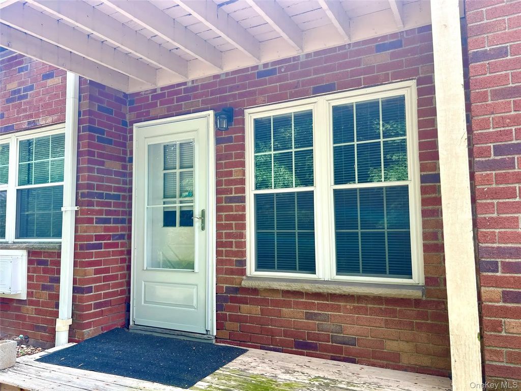 4 Colonial Road # 100, Beacon