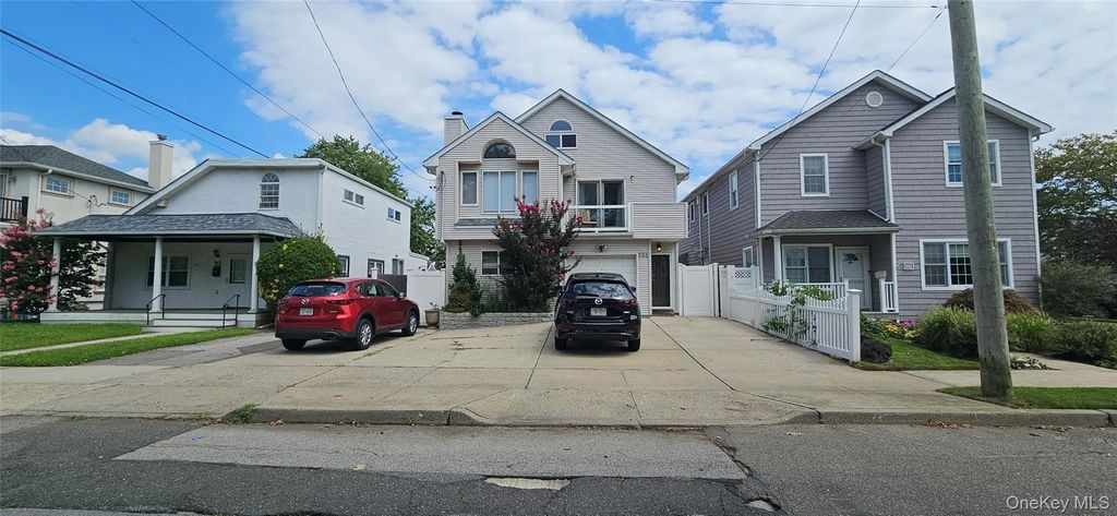 558 Lincoln Boulevard, Long Beach