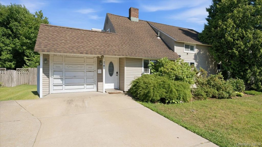 47 Greenvale Lane, Levittown