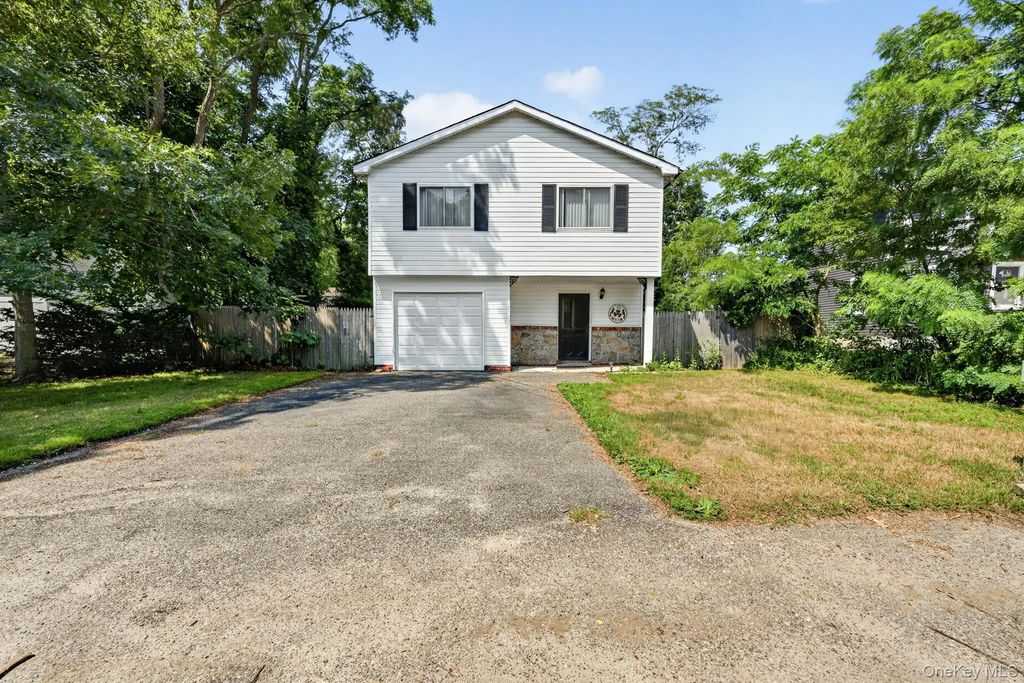 174 Beaver Drive, Mastic Beach