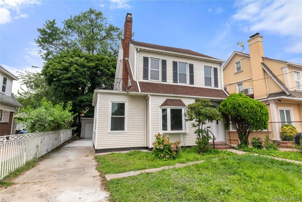 8492 Homelawn Street, Jamaica