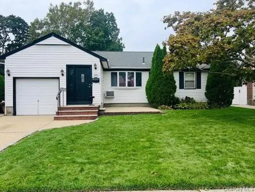694 Blackstone Avenue, East Meadow