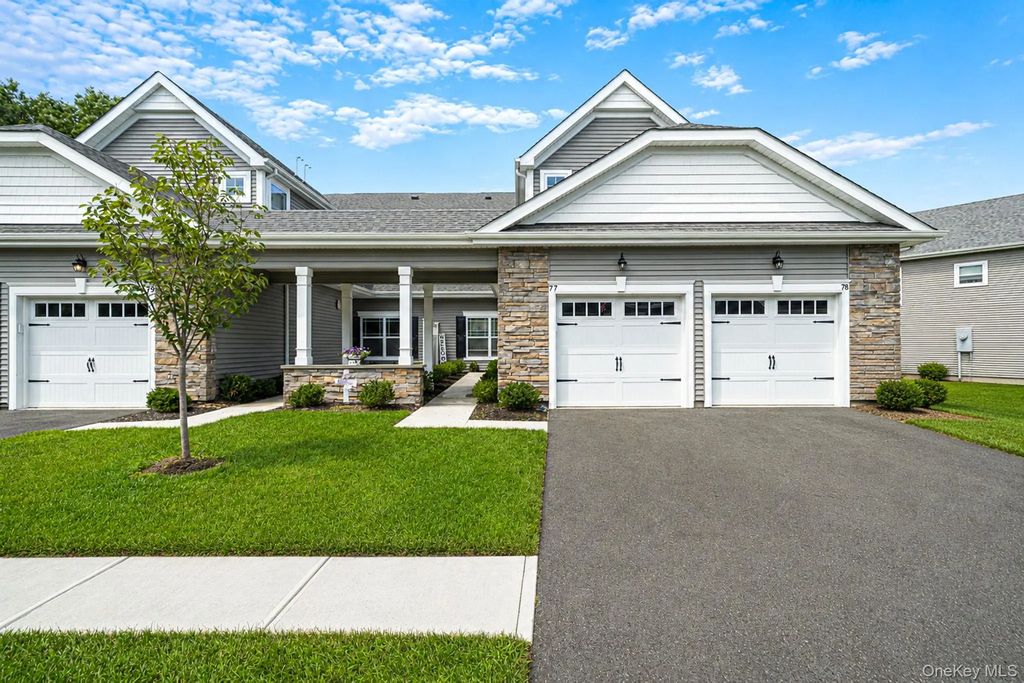 77 Willow Circle, Coram