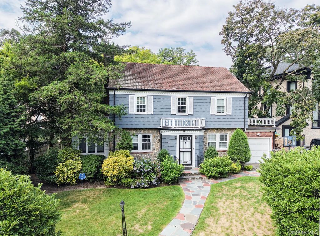 80-82 222nd Street, Hollis Hills