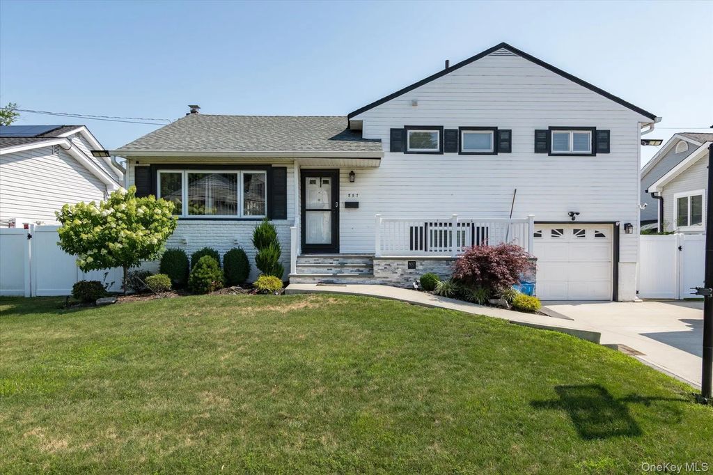 857 Virginia Avenue, North Bellmore