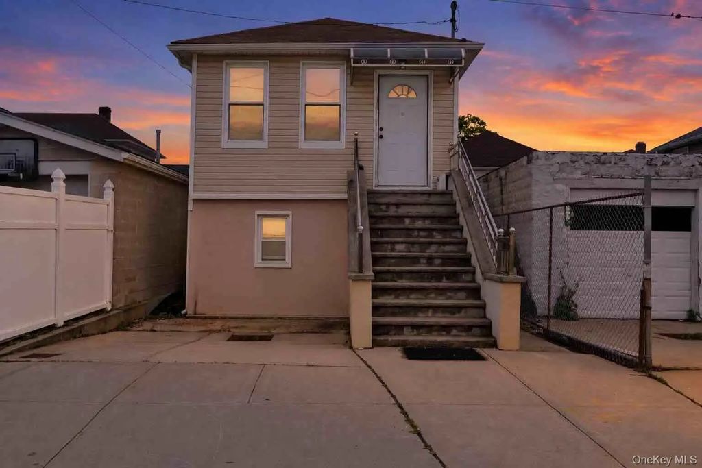 6940 Gouverneur Avenue, Arverne