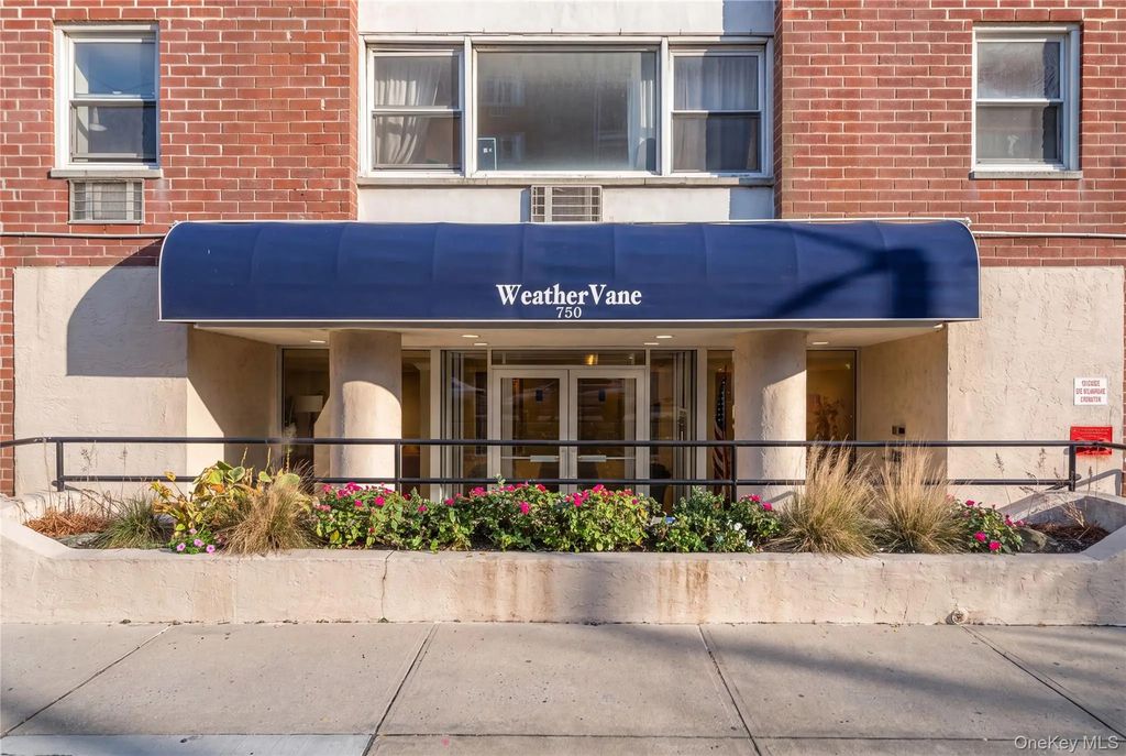 750 Shore Road # 2d, Long Beach
