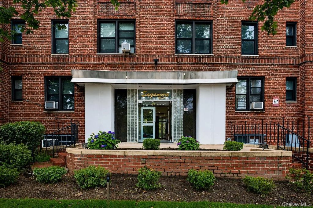 84-31 Van Wyck Expressway # 2b, Briarwood