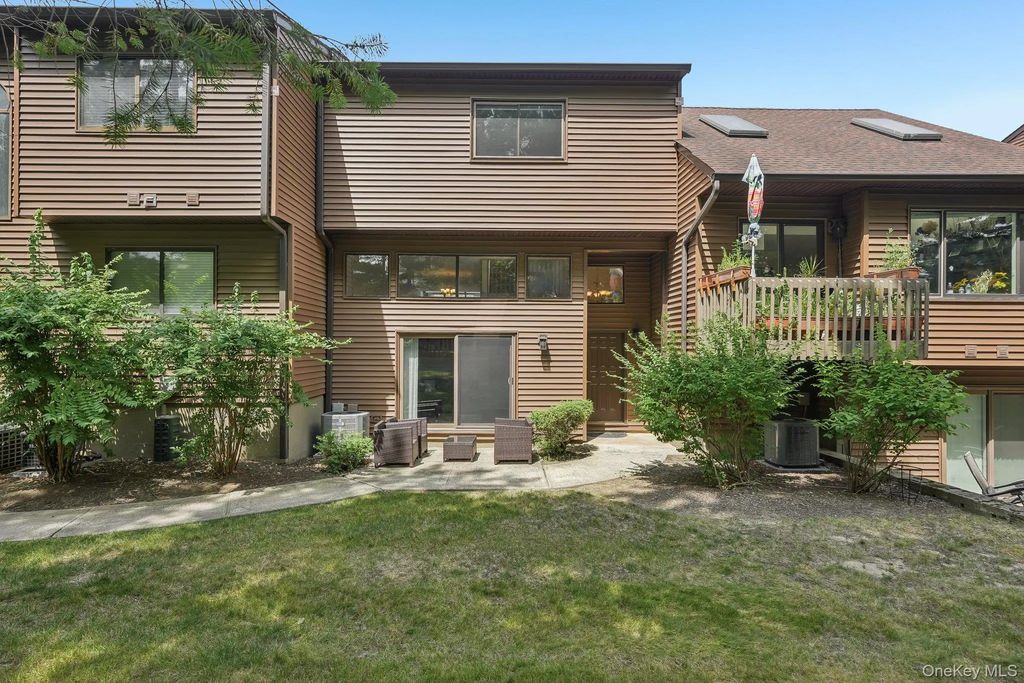42 Tulip Court, Nanuet