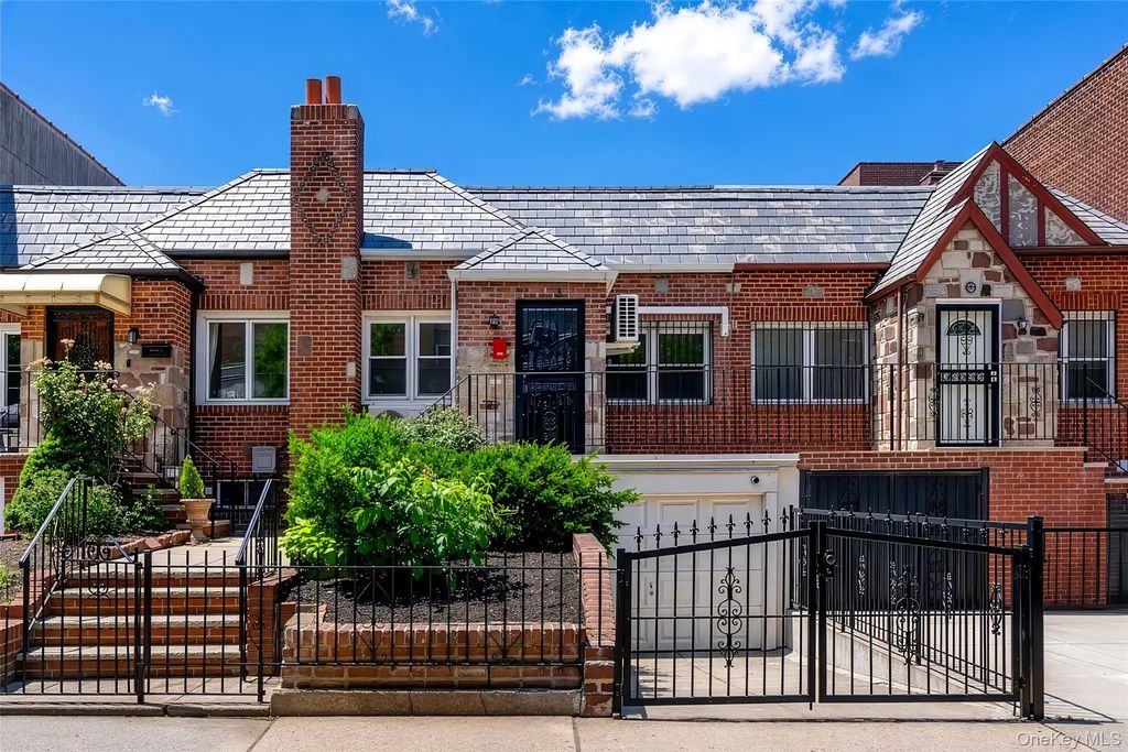 3114 48th Street, Astoria