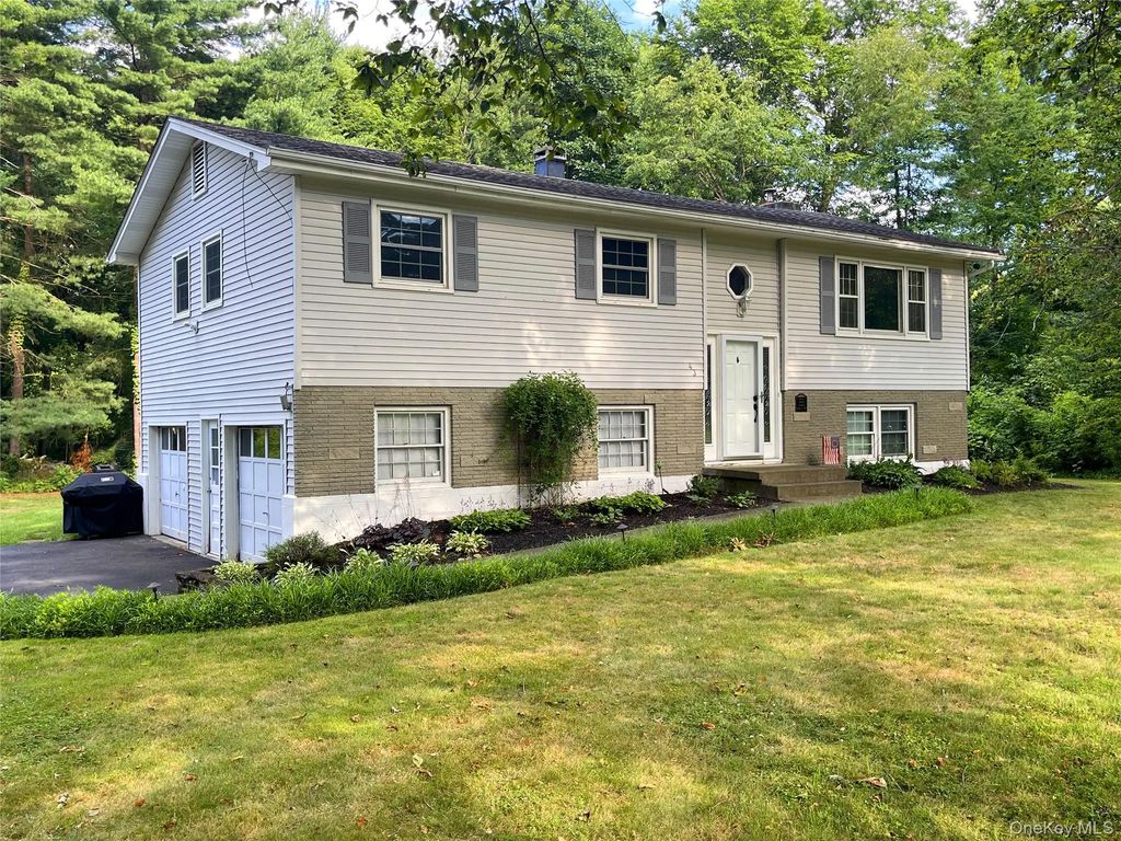 43 Julie Drive, Hopewell Junction
