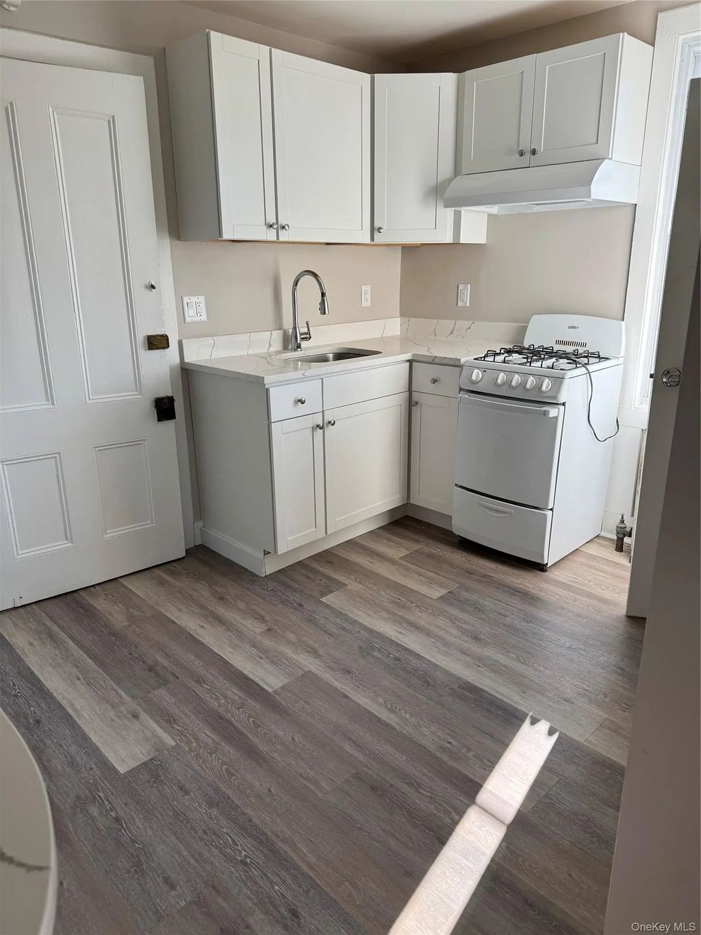 24 Oakland Avenue # 2r, Warwick