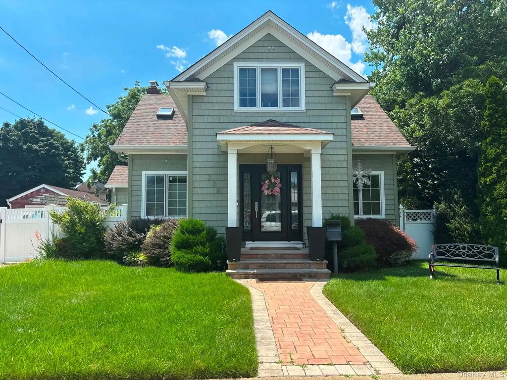 238 Laclede Avenue, Uniondale