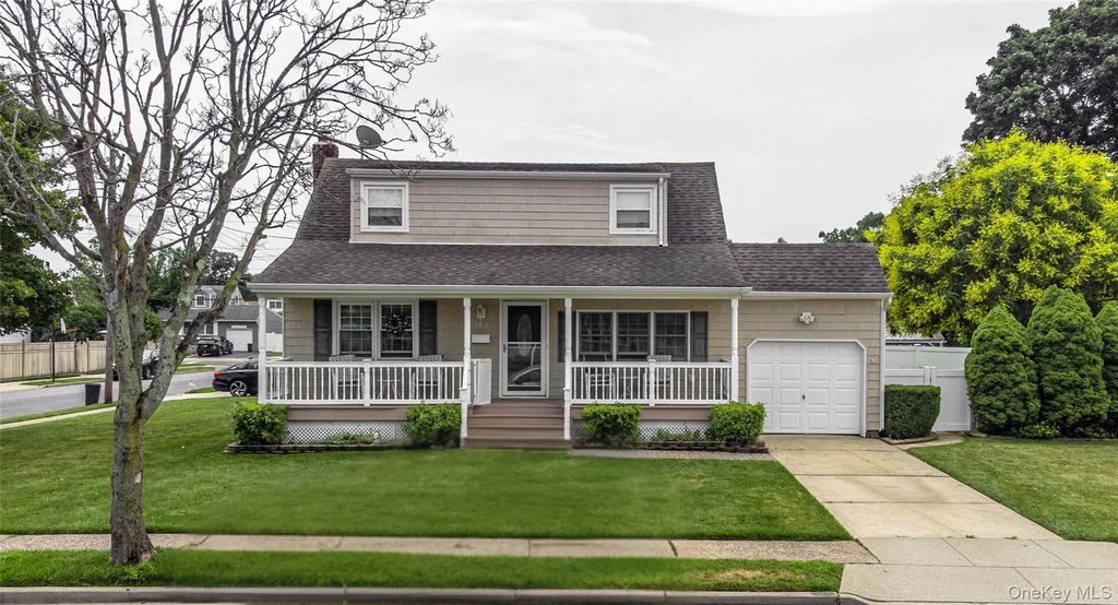 262 N Cedar Street, North Massapequa