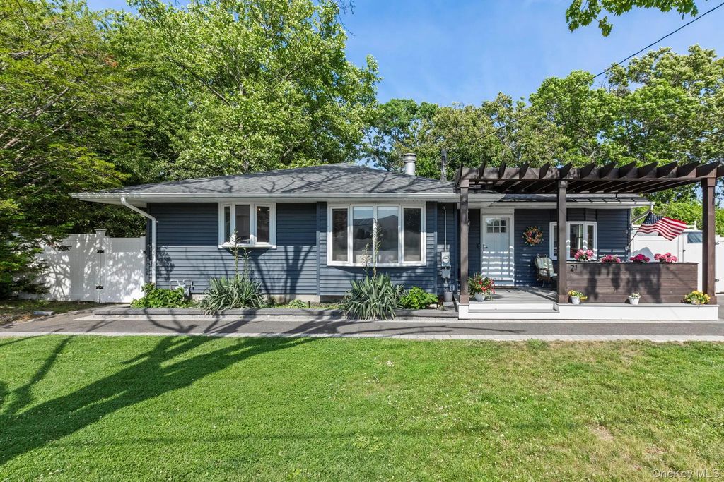 21 Choate Avenue, Selden