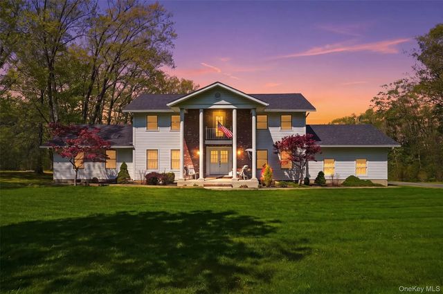 32 Sunset Circle, Germantown
