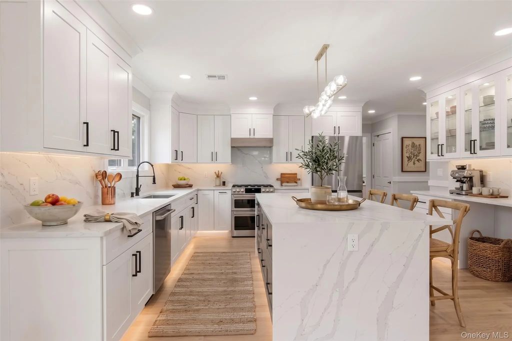 31 Underhill Avenue, Syosset