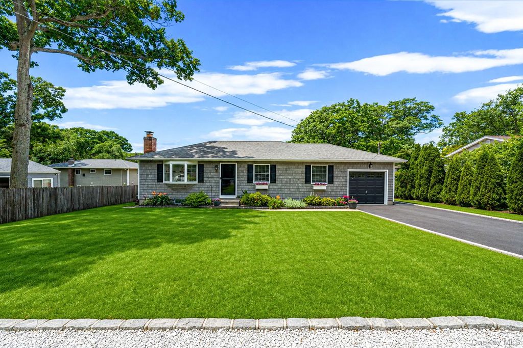 38 W 1st Street, Lake Ronkonkoma