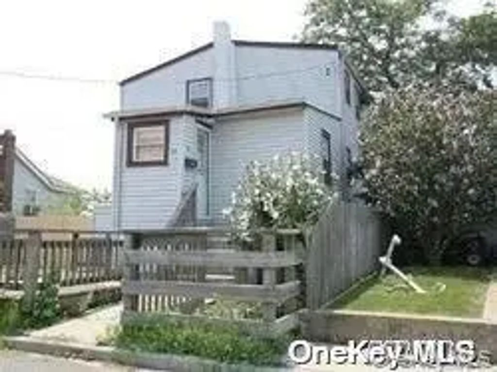 64 Waterview Street, East Rockaway